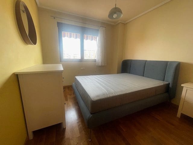 3 soveværelse Lejlighed til leje i Alicante by med swimmingpool garage - € 1.700 (Ref: 8960988)