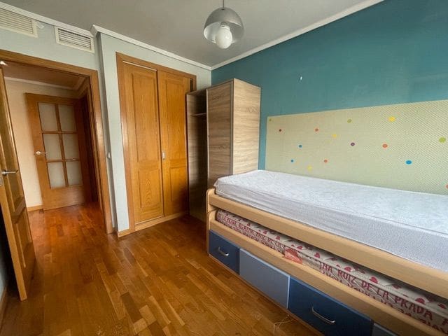 3 soveværelse Lejlighed til leje i Alicante by med swimmingpool garage - € 1.700 (Ref: 8960988)