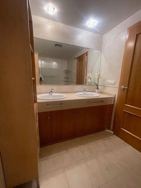 3 soveværelse Lejlighed til leje i Alicante by med swimmingpool garage - € 1.700 (Ref: 8960988)