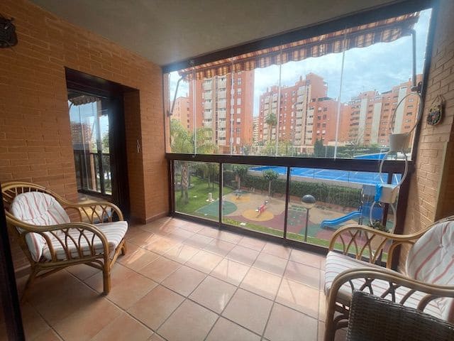 3 soveværelse Lejlighed til leje i Alicante by med swimmingpool garage - € 1.700 (Ref: 8960988)