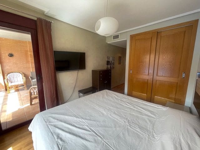 3 soveværelse Lejlighed til leje i Alicante by med swimmingpool garage - € 1.700 (Ref: 8960988)