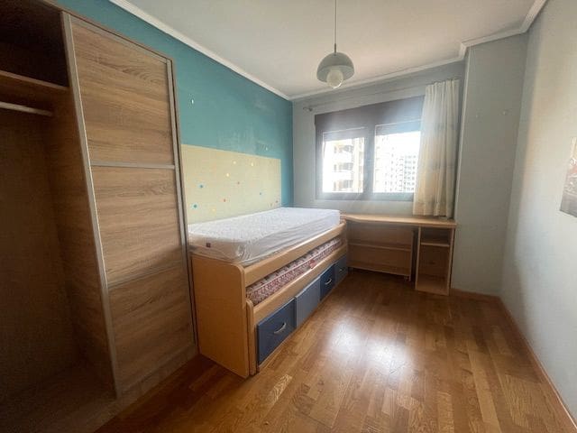 3 soveværelse Lejlighed til leje i Alicante by med swimmingpool garage - € 1.700 (Ref: 8960988)