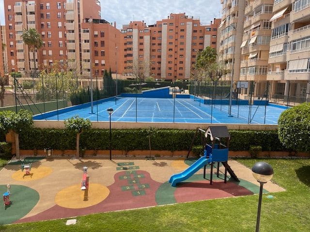 3 soveværelse Lejlighed til leje i Alicante by med swimmingpool garage - € 1.700 (Ref: 8960988)