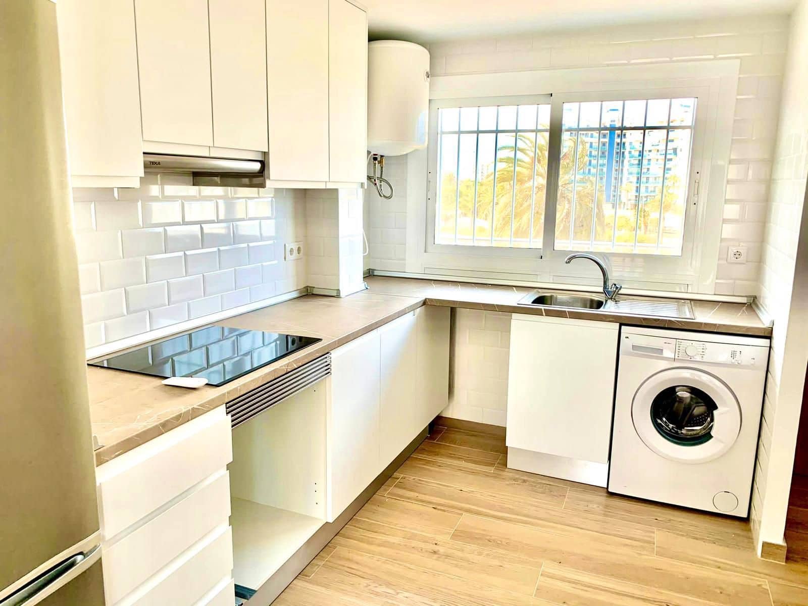 2 slaapkamer Flat te huur in Alicante stad met zwembad garage - € 1.200 (Ref: 8971839)