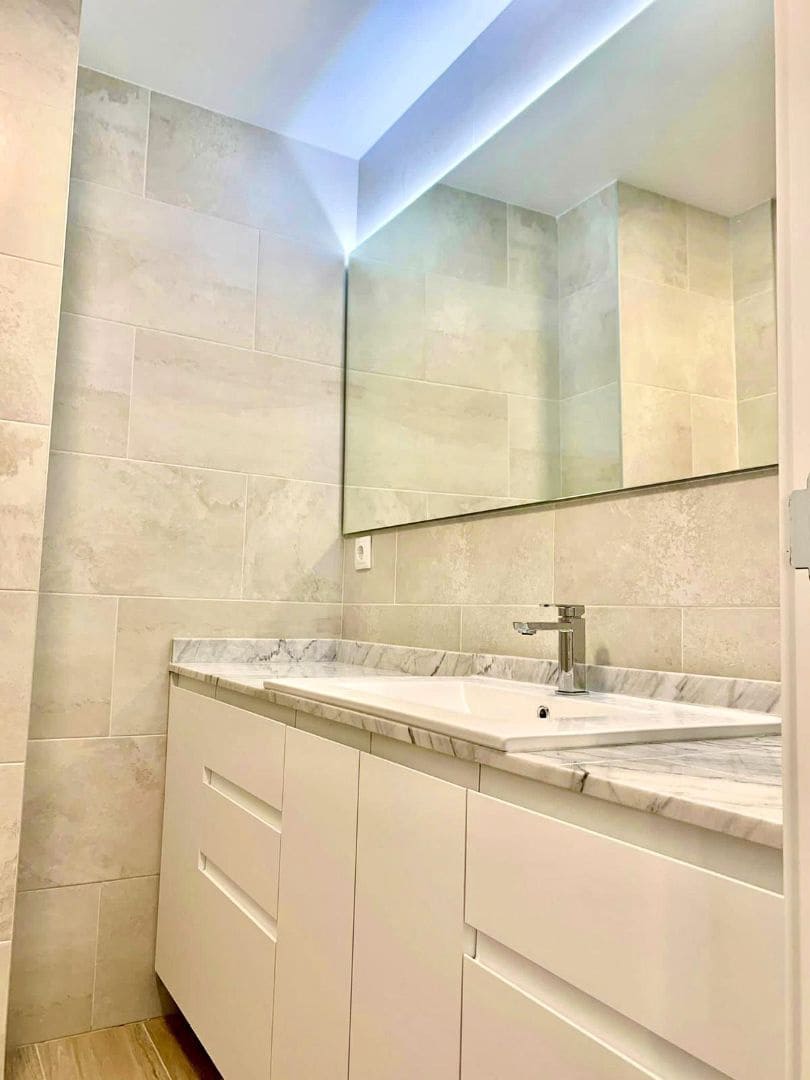 2 slaapkamer Flat te huur in Alicante stad met zwembad garage - € 1.200 (Ref: 8971839)