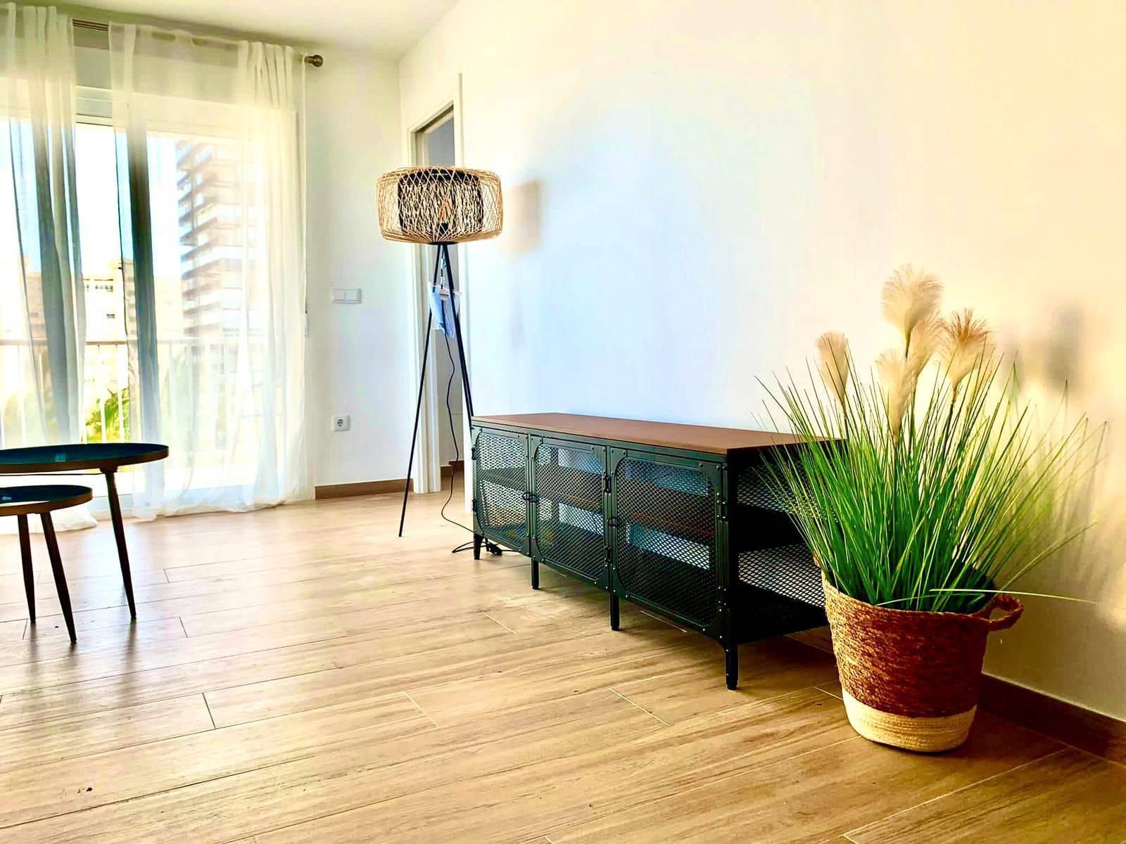 2 slaapkamer Flat te huur in Alicante stad met zwembad garage - € 1.200 (Ref: 8971839)