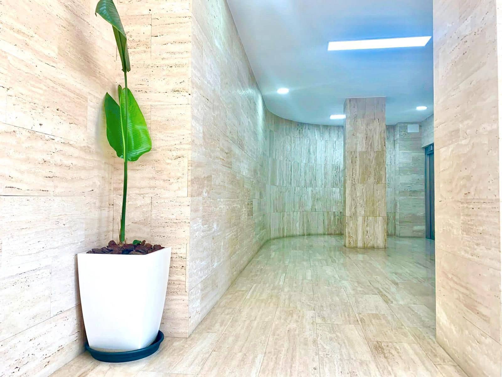 2 slaapkamer Flat te huur in Alicante stad met zwembad garage - € 1.200 (Ref: 8971839)