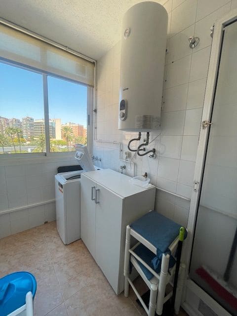 2 soveværelse Lejlighed til leje i Alicante by med swimmingpool garage - € 1.200 (Ref: 8976311)