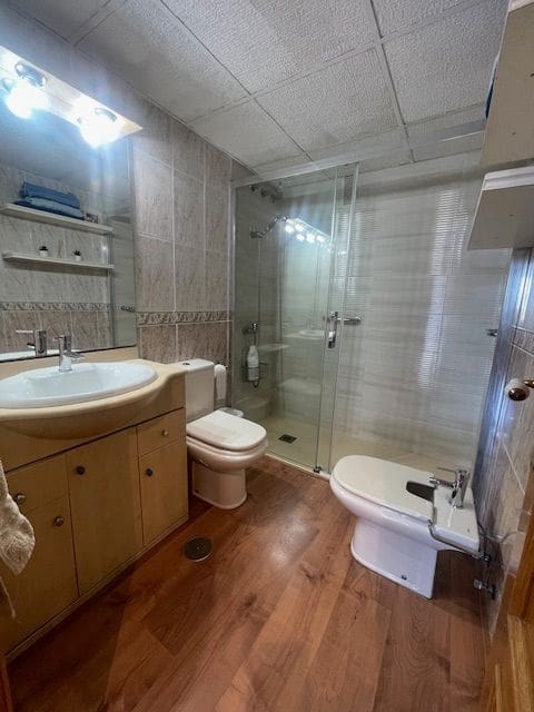 2 soveværelse Lejlighed til leje i Alicante by med swimmingpool garage - € 1.200 (Ref: 8976311)