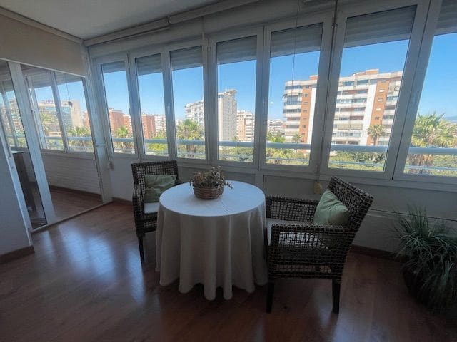 2 soveværelse Lejlighed til leje i Alicante by med swimmingpool garage - € 1.200 (Ref: 8976311)