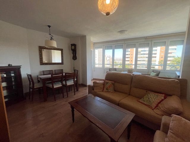 2 soveværelse Lejlighed til leje i Albufereta, Alicante by med swimmingpool garage - € 1.200 (Ref: 8976311)