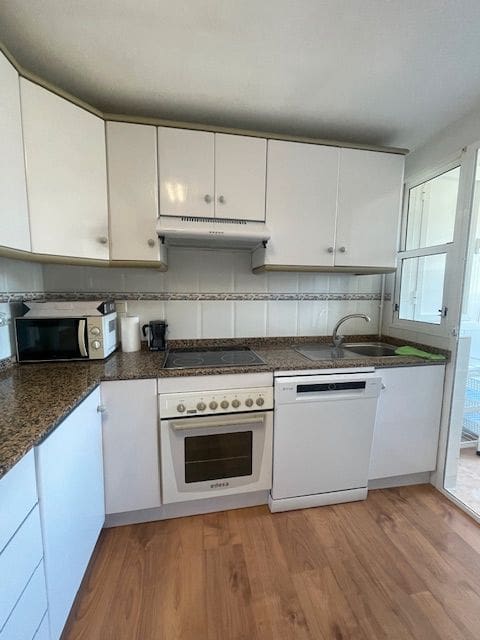 2 soveværelse Lejlighed til leje i Alicante by med swimmingpool garage - € 1.200 (Ref: 8976311)