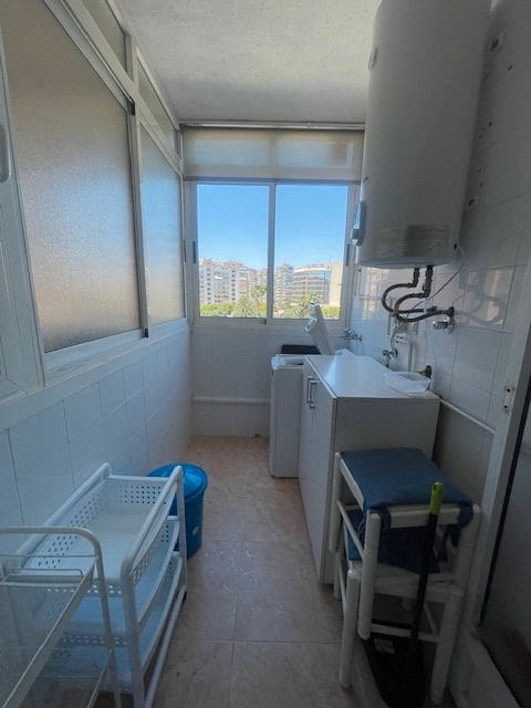 2 soveværelse Lejlighed til leje i Alicante by med swimmingpool garage - € 1.200 (Ref: 8976311)