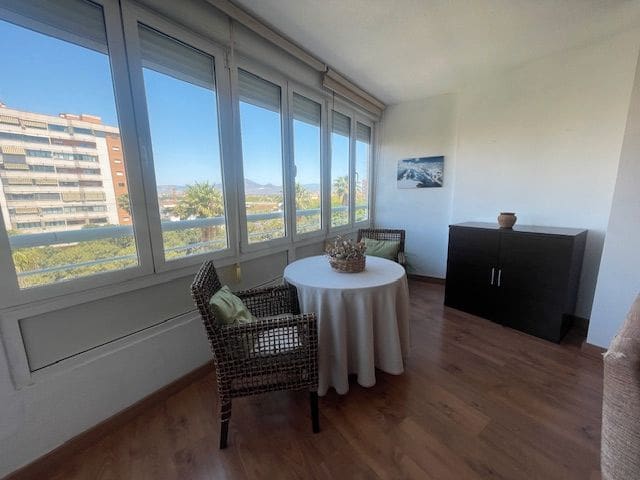 2 soveværelse Lejlighed til leje i Alicante by med swimmingpool garage - € 1.200 (Ref: 8976311)