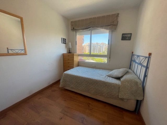 2 soveværelse Lejlighed til leje i Alicante by med swimmingpool garage - € 1.200 (Ref: 8976311)