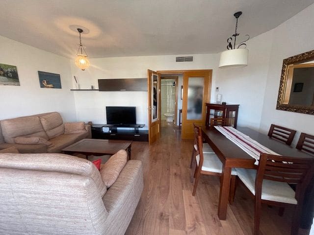 2 soveværelse Lejlighed til leje i Albufereta, Alicante by med swimmingpool garage - € 1.200 (Ref: 8976311)