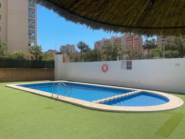 2 soveværelse Lejlighed til leje i Alicante by med swimmingpool garage - € 1.200 (Ref: 8976311)