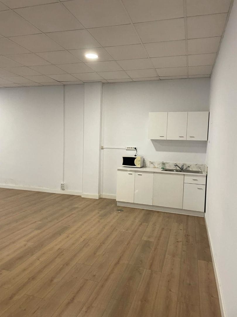 Kommersiell til salgs i Alicante by - € 185 000 (Ref: 8987891)