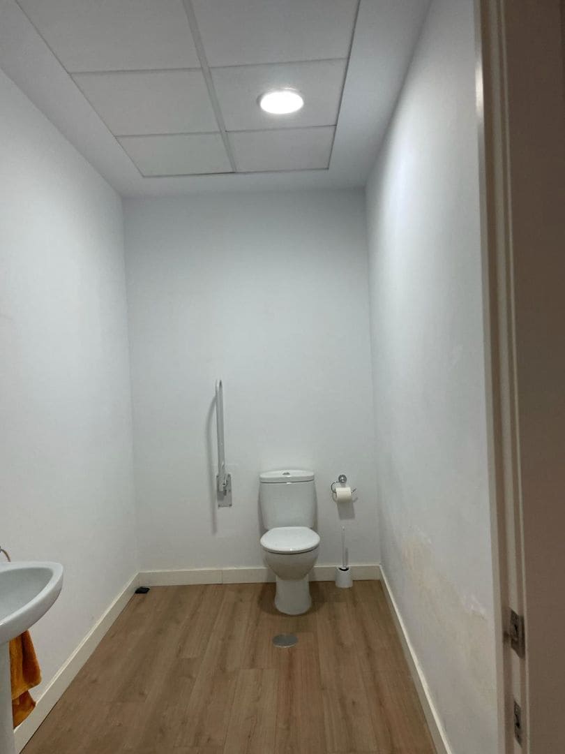 Kommersiell til salgs i Alicante by - € 185 000 (Ref: 8987891)