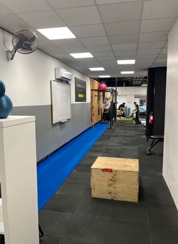 Commercial for sale in Ensanche - Diputacion, Alicante / Alacant city - € 202,000 (Ref: 9013720)