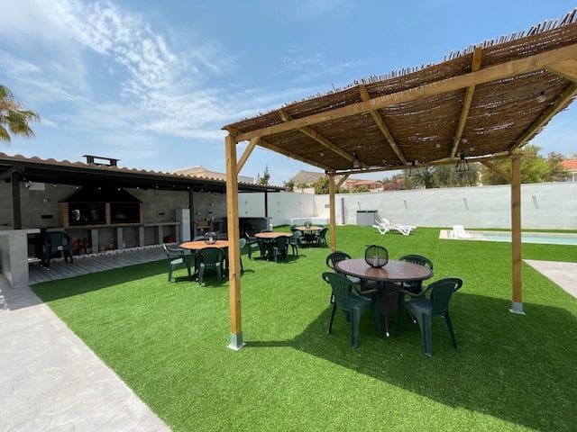 6 sypialnia Willa do wynajęcia w Miasto Alicante / Alacant z basenem garażem - 5 500 € (Ref: 9034068)