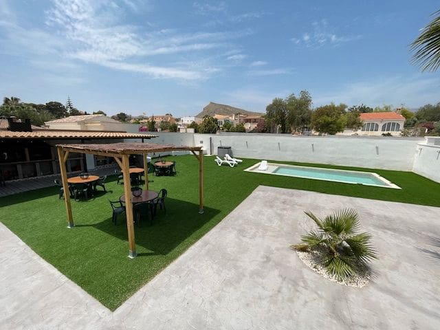 6 sypialnia Willa do wynajęcia w Miasto Alicante / Alacant z basenem garażem - 5 500 € (Ref: 9034068)