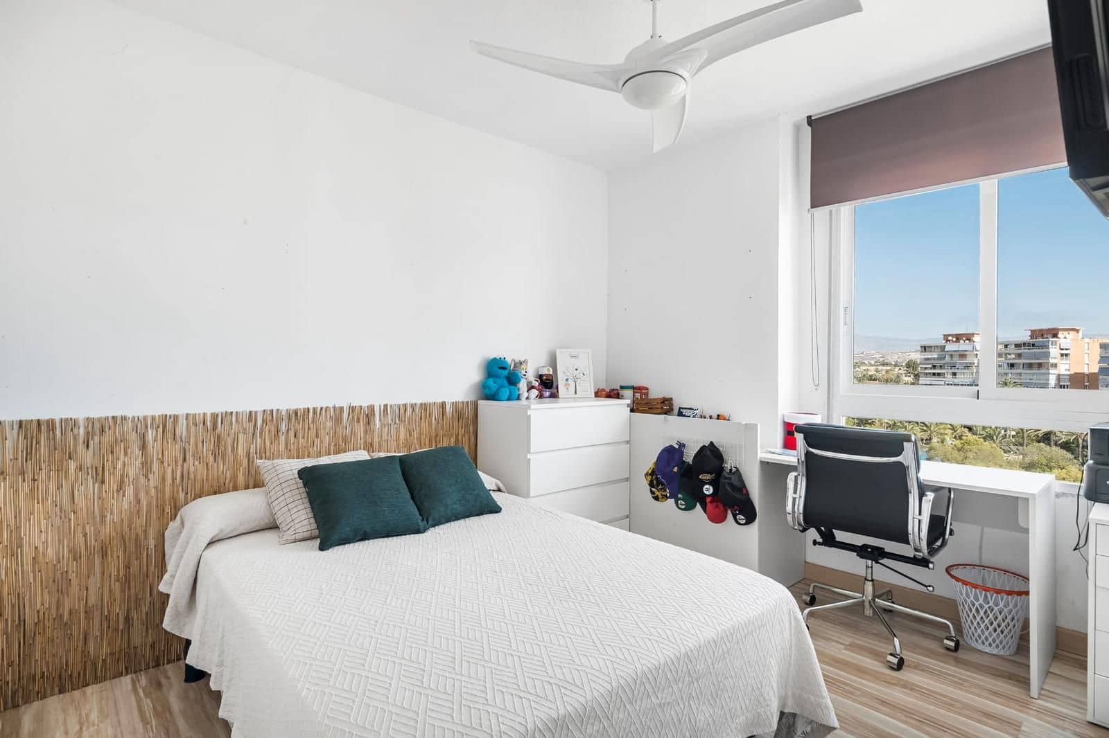 3 slaapkamer Flat te huur in El Campello met zwembad garage - € 1.800 (Ref: 9036240)