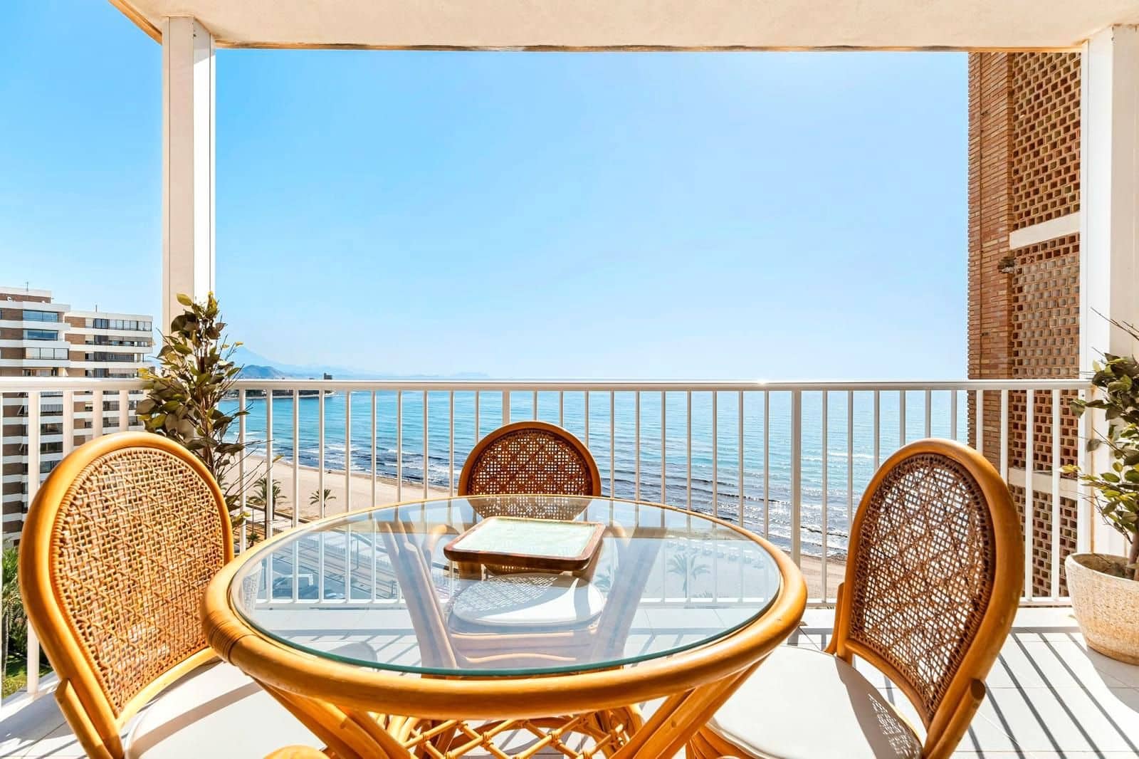 3 slaapkamer Flat te huur in El Campello met zwembad garage - € 1.800 (Ref: 9036240)