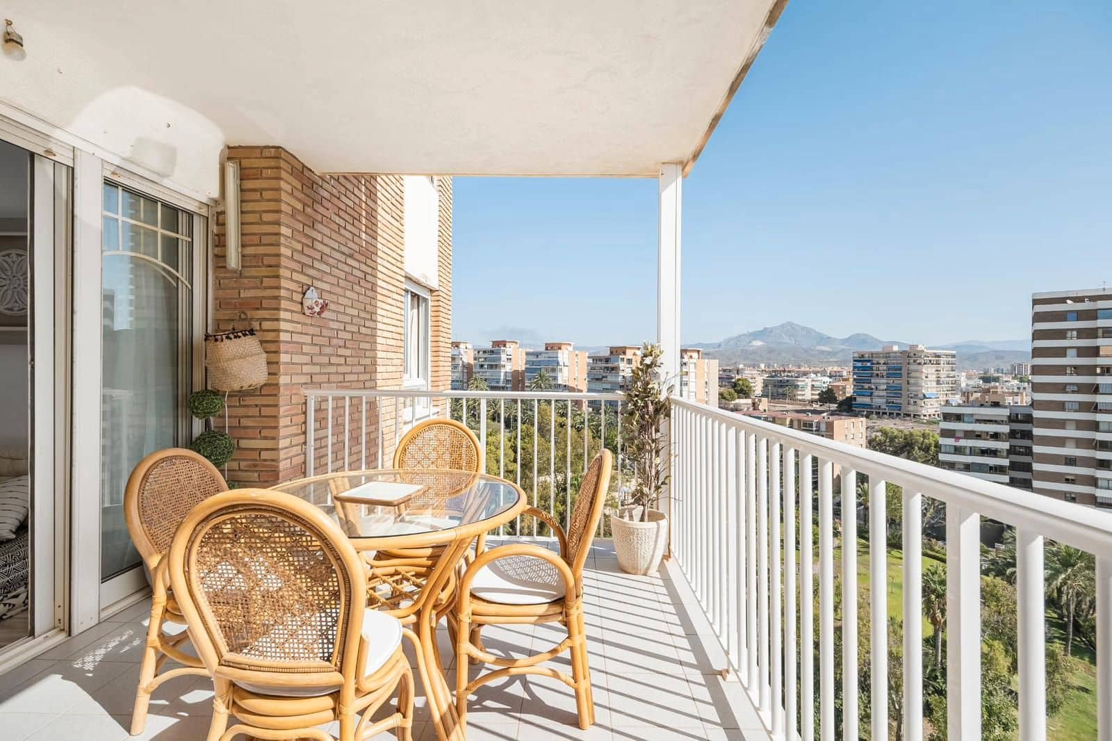 3 slaapkamer Flat te huur in El Campello met zwembad garage - € 1.800 (Ref: 9036240)