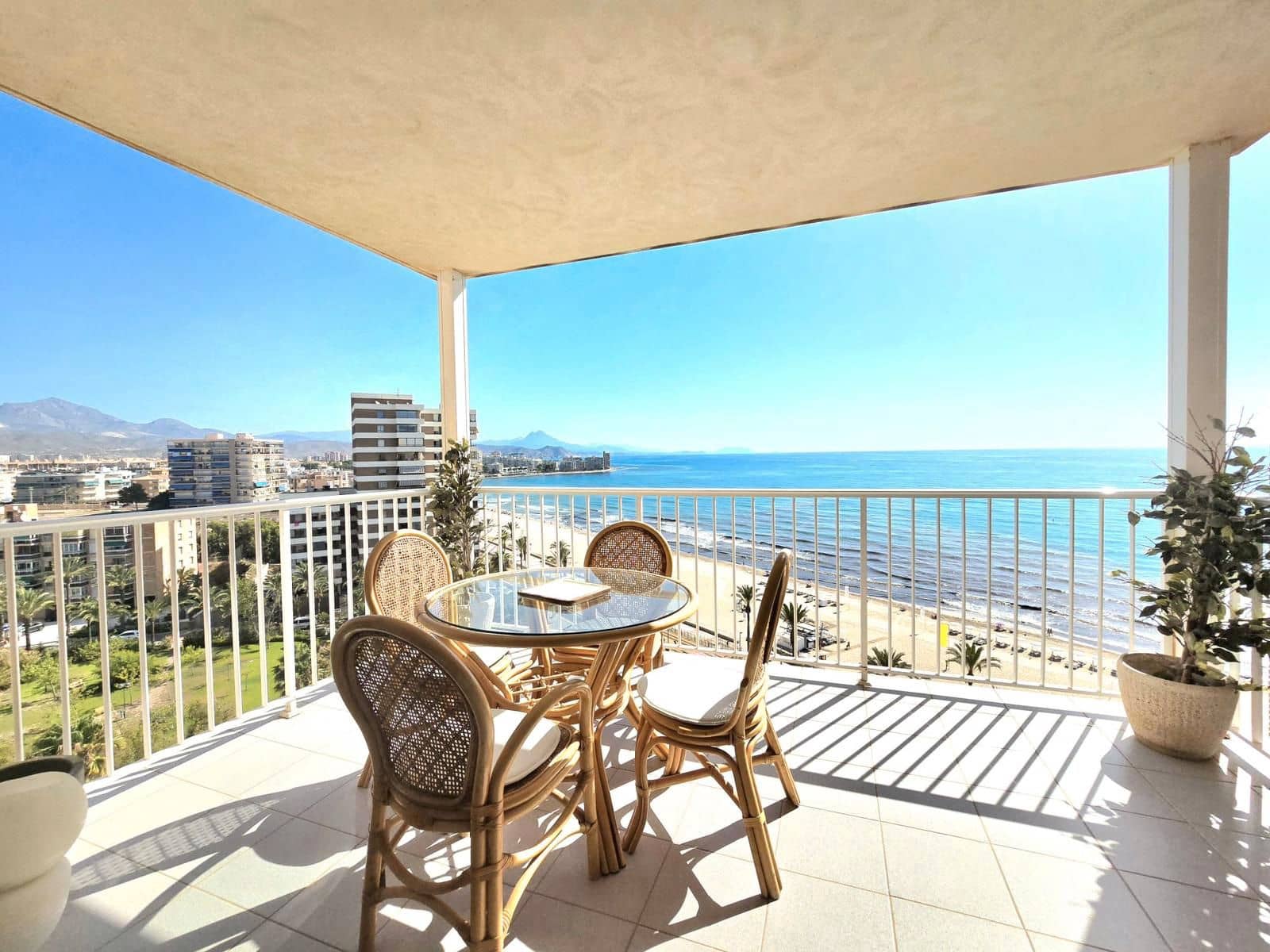 3 slaapkamer Flat te huur in El Campello met zwembad garage - € 1.800 (Ref: 9036240)