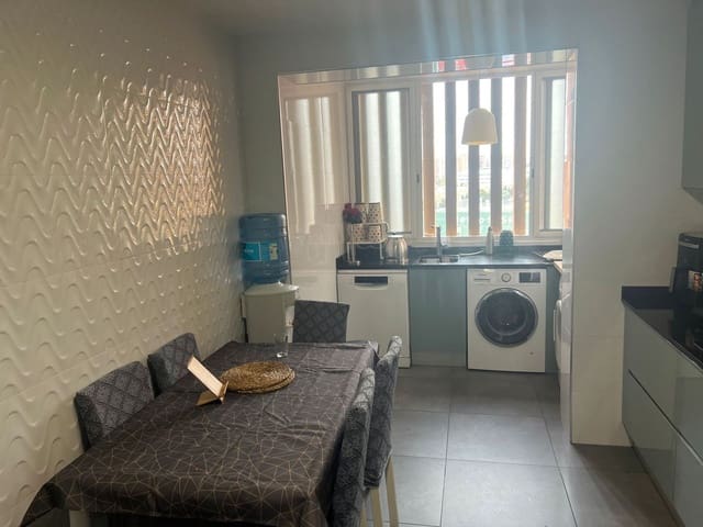 4 soveværelse Lejlighed til salg i San Blas, Alicante by med swimmingpool garage - € 395.000 (Ref: 9046445)