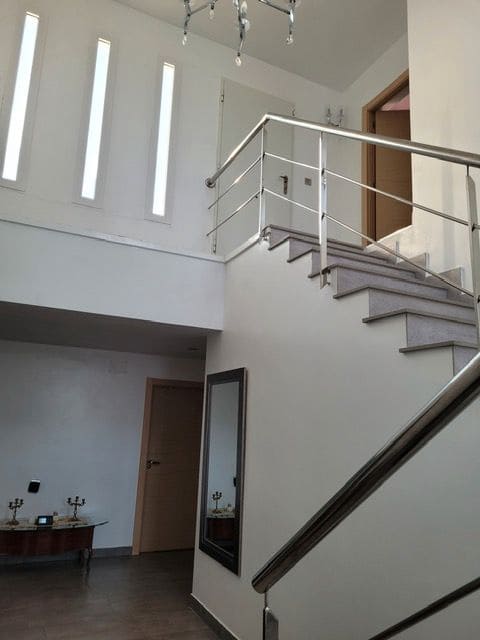 4 makuuhuone Huvila myytävänä paikassa Alicante kaupunki mukana uima-altaan 
autotalli - 480 000 € (Ref: 9100514)