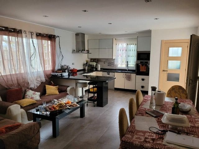 4 makuuhuone Huvila myytävänä paikassa Alicante kaupunki mukana uima-altaan 
autotalli - 480 000 € (Ref: 9100514)