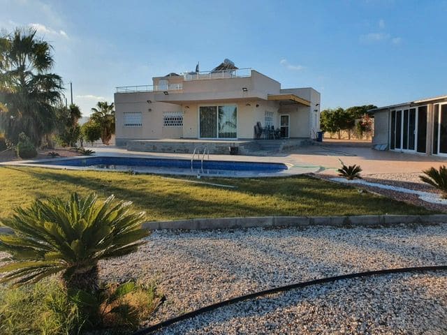 4 makuuhuone Huvila myytävänä paikassa Alicante kaupunki mukana uima-altaan 
autotalli - 480 000 € (Ref: 9100514)