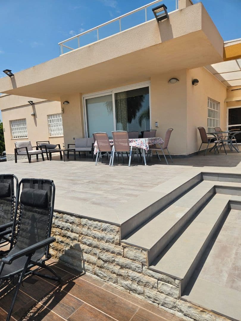 4 makuuhuone Huvila myytävänä paikassa Alicante kaupunki mukana uima-altaan 
autotalli - 480 000 € (Ref: 9100514)