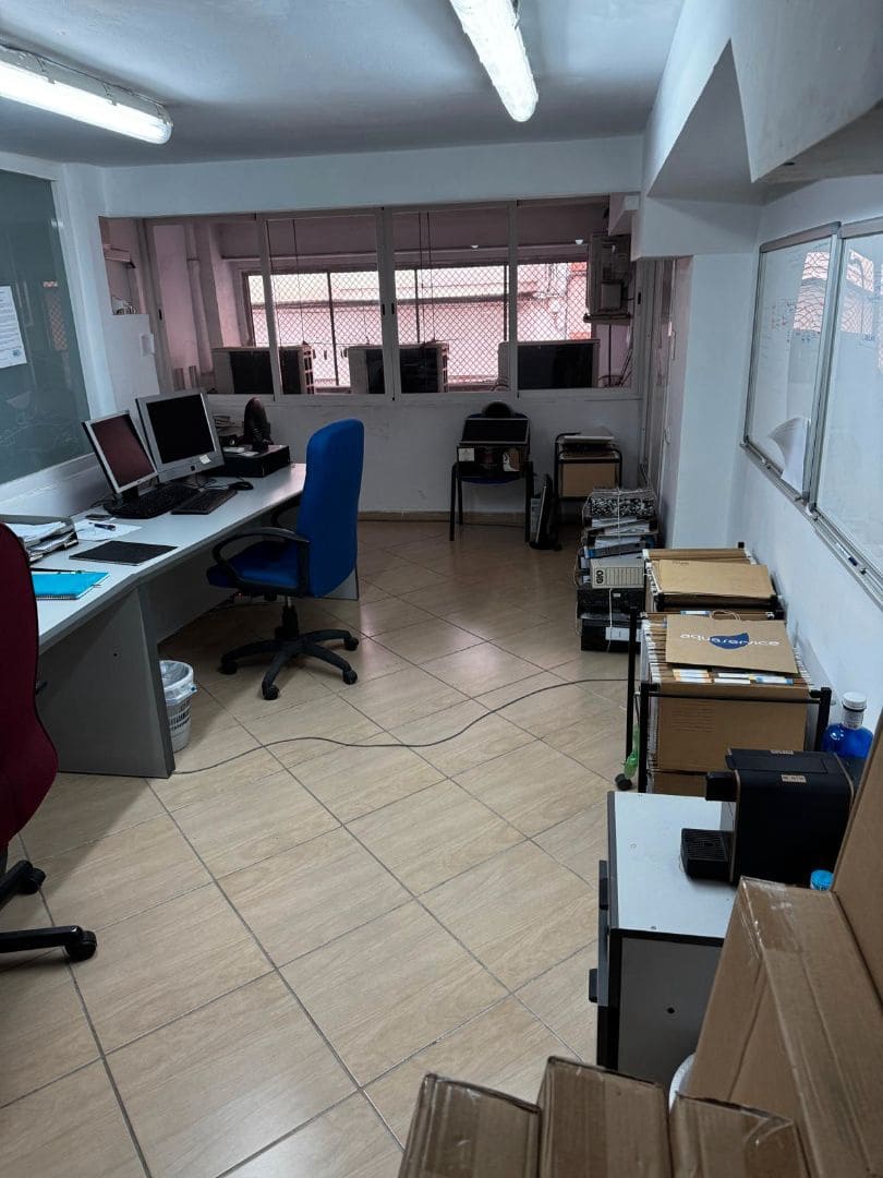 Kontor til salgs i Alicante by med garasje - € 120 000 (Ref: 9127851)