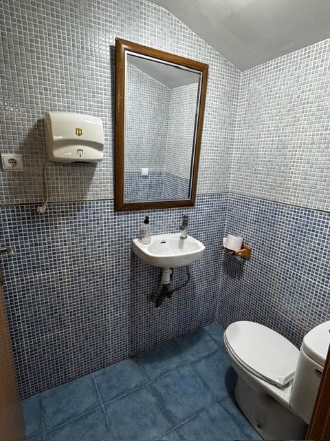 Kontor til salgs i Alicante by med garasje - € 120 000 (Ref: 9127851)