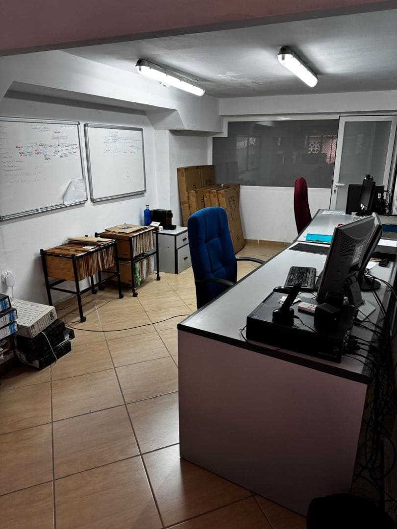 Kontor til salgs i Alicante by med garasje - € 120 000 (Ref: 9127851)