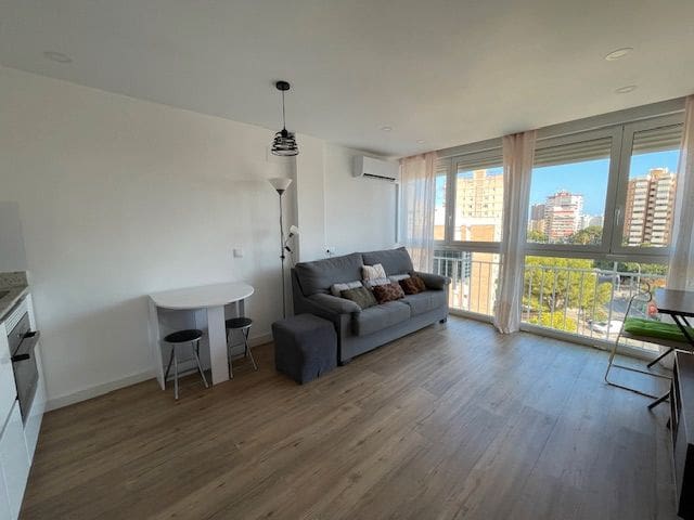 1 sovrum Lägenhet att hyra i Alicante stad med garage - 875 € (Ref: 9158695)