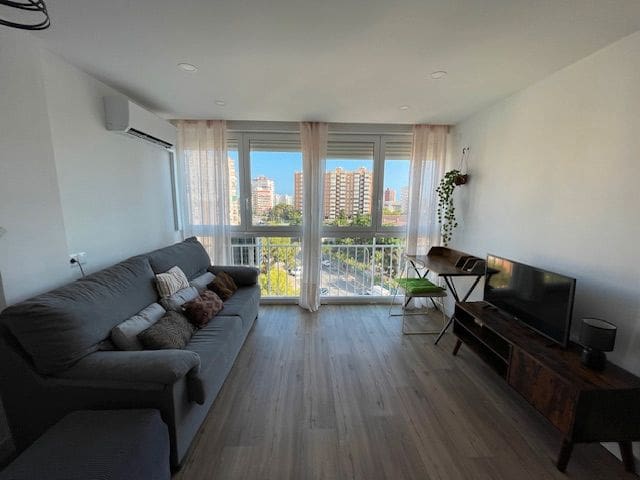 1 sovrum Lägenhet att hyra i Alicante stad med garage - 875 € (Ref: 9158695)