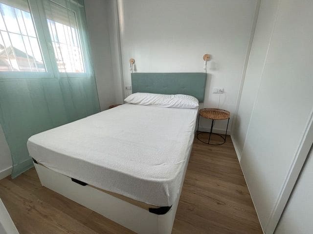 1 sovrum Lägenhet att hyra i Alicante stad med garage - 875 € (Ref: 9158695)