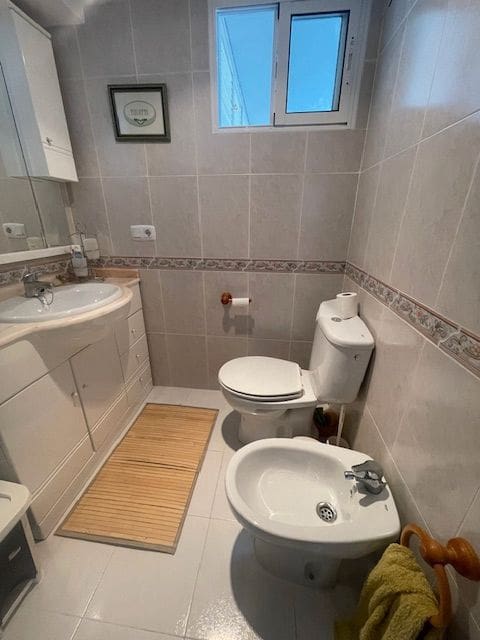 6 soveværelse Semi-Rækkehus til leje i Alicante by med swimmingpool garage - € 2.000 (Ref: 9163337)
