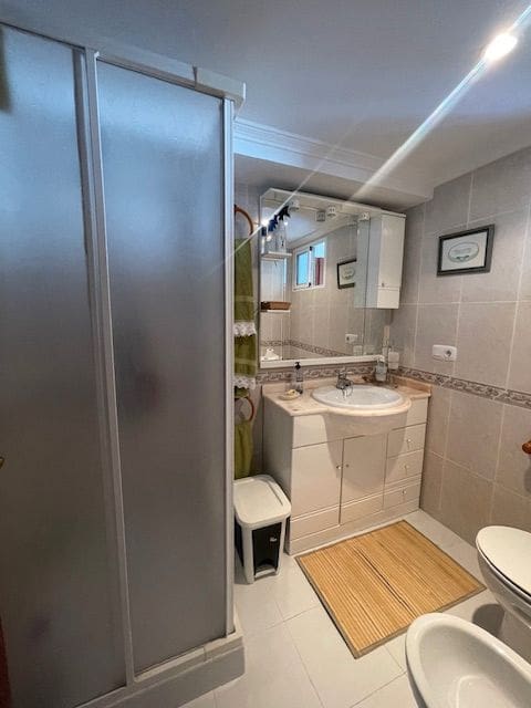 6 soveværelse Semi-Rækkehus til leje i Alicante by med swimmingpool garage - € 2.000 (Ref: 9163337)