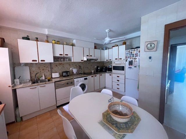 6 soveværelse Semi-Rækkehus til leje i Alicante by med swimmingpool garage - € 2.000 (Ref: 9163337)