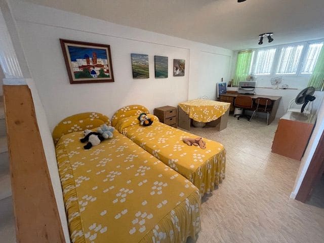 6 soveværelse Semi-Rækkehus til leje i Alicante by med swimmingpool garage - € 2.000 (Ref: 9163337)