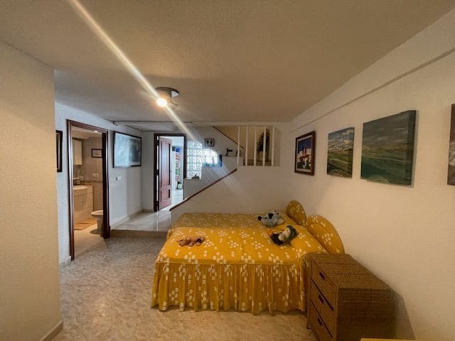 6 soveværelse Semi-Rækkehus til leje i Alicante by med swimmingpool garage - € 2.000 (Ref: 9163337)
