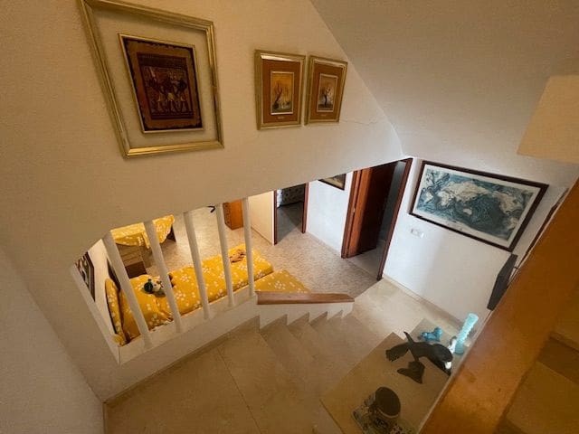 6 soveværelse Semi-Rækkehus til leje i Alicante by med swimmingpool garage - € 2.000 (Ref: 9163337)