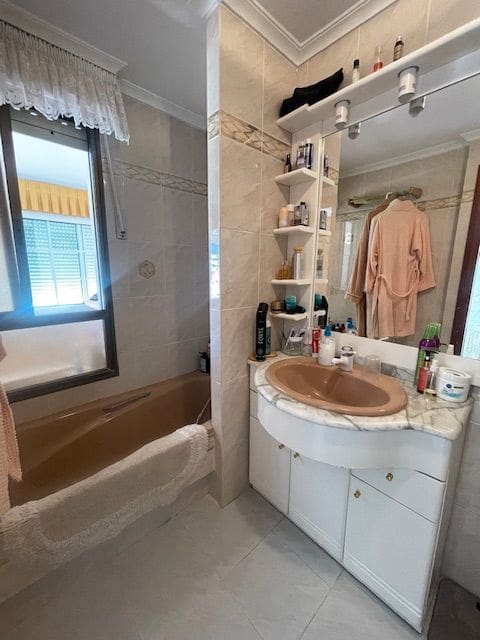 6 soveværelse Semi-Rækkehus til leje i Alicante by med swimmingpool garage - € 2.000 (Ref: 9163337)
