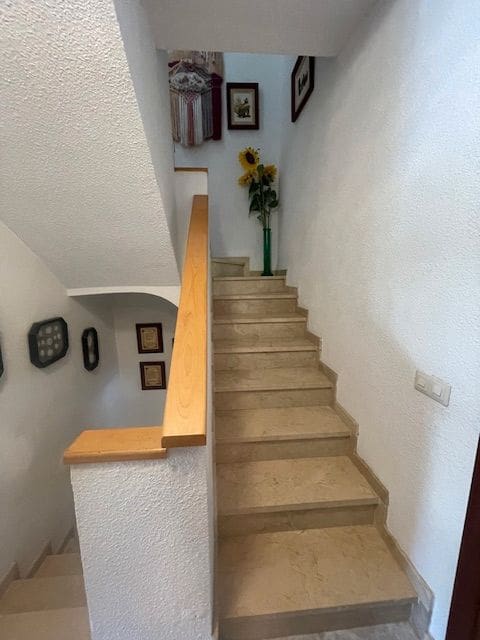 6 soveværelse Semi-Rækkehus til leje i Alicante by med swimmingpool garage - € 2.000 (Ref: 9163337)