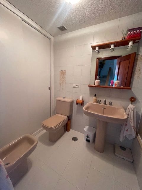 6 soveværelse Semi-Rækkehus til leje i Alicante by med swimmingpool garage - € 2.000 (Ref: 9163337)